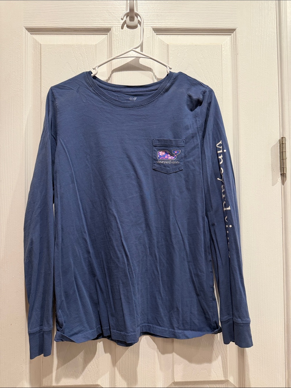 Vineyard Vines Men’s Long-Sleeve Pocket Tee in Navy Blue with Sleeve Logo